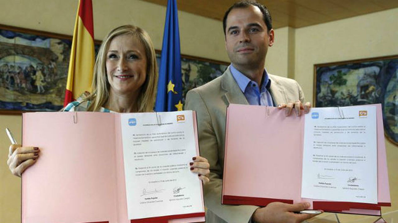 Cifuentes y Aguado dicen estar "muy satisfechos" por el cumplimiento del acuerdo de investidura