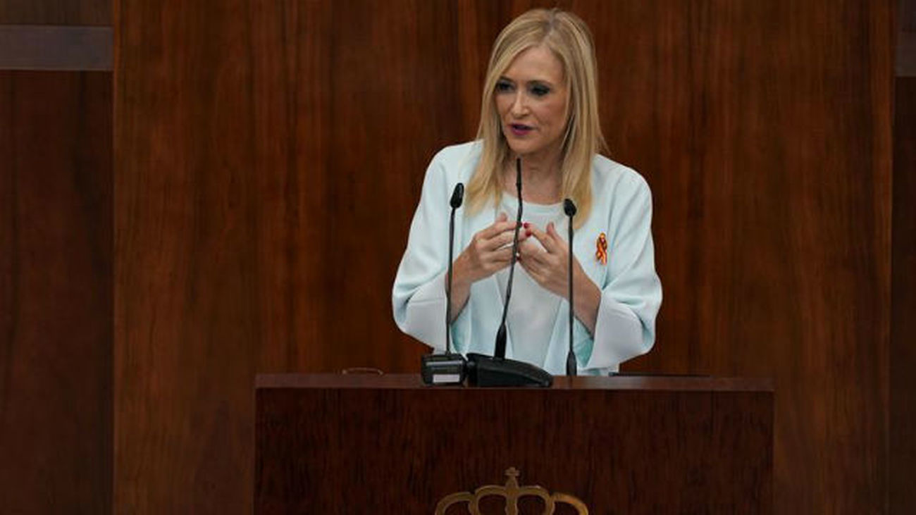 Cifuentes responde conjuntamente al "tripartito de la oposición" porque "funcionan en bloque y bloqueando"