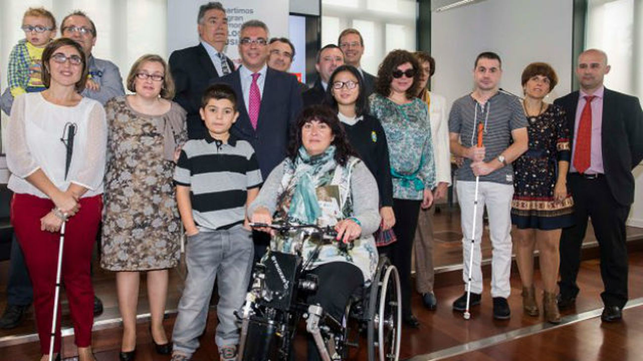 Comunidad y ONCE destacan el papel de las familias en la integración de los ciegos