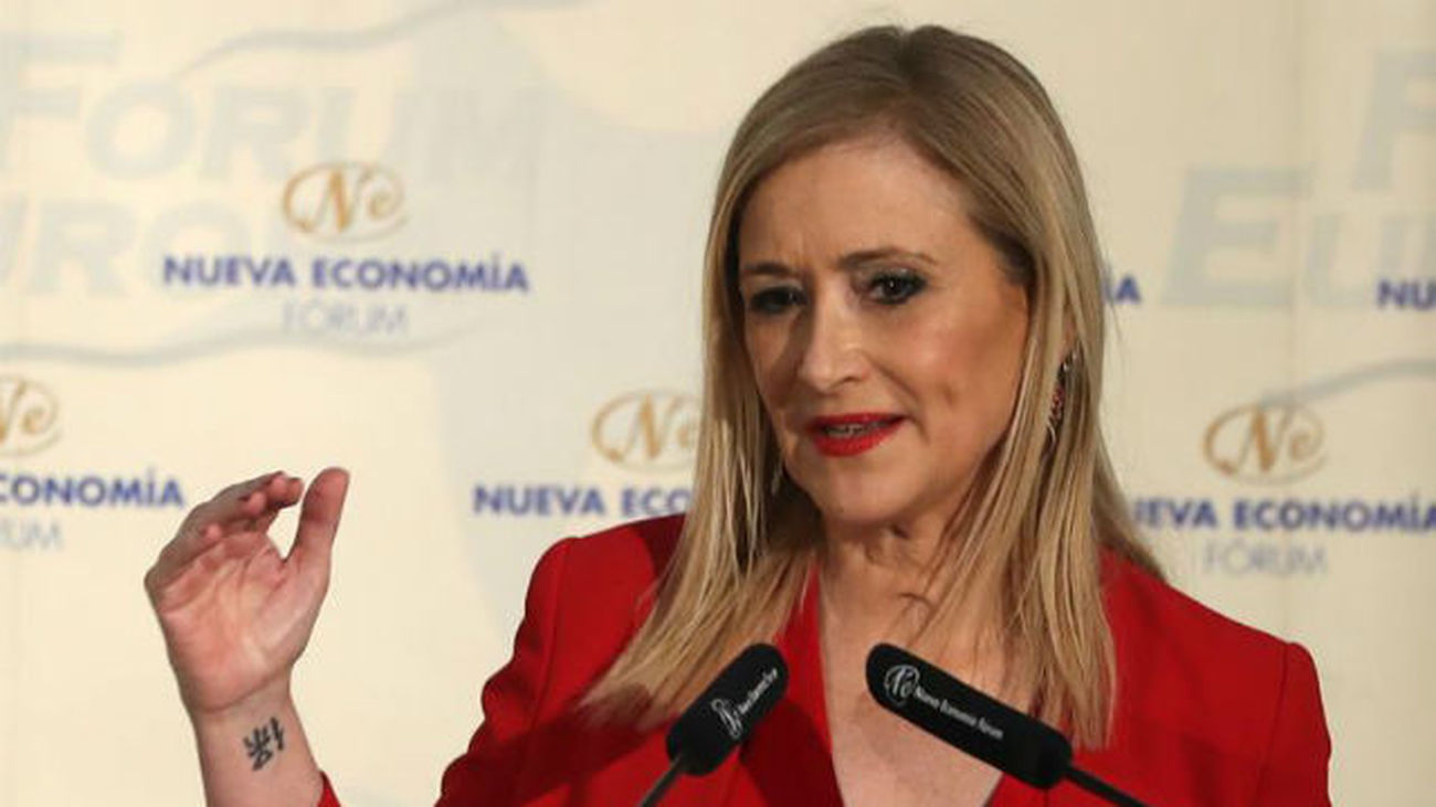 Cristina Cifuentes defiende la honestidad de su gobierno frente a las denuncias de la oposición