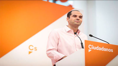 El portavoz de C's en la asamblea de Madrid exige a Cristina Cifuentes una reducción del IRPF para todos los madrileños