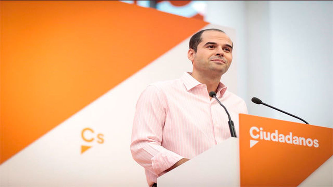 El portavoz de C's en la asamblea de Madrid exige a Cristina Cifuentes una reducción del IRPF para todos los madrileños