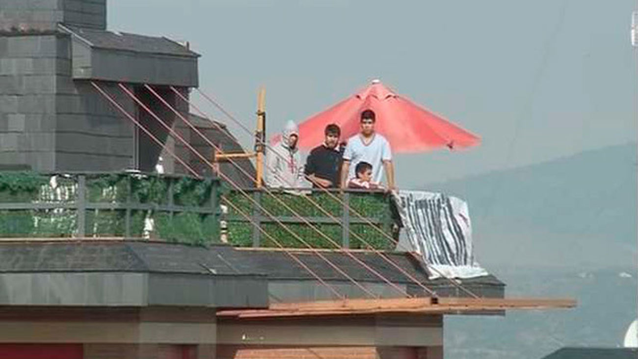 Desalojadas 27 familias okupas de las 'Casas rojas' de Majadahonda