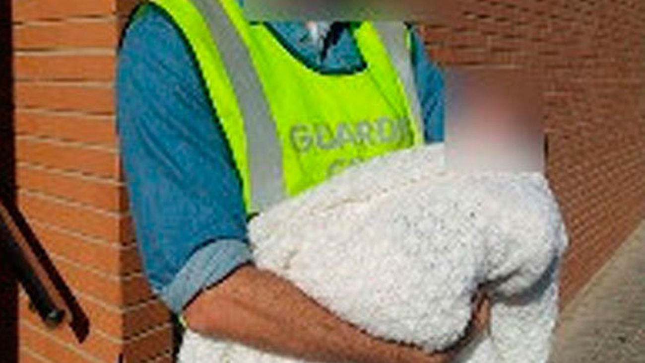 Detenida una pareja de hombres y una madre de alquiler que les vendió su bebé por 10.000 euros