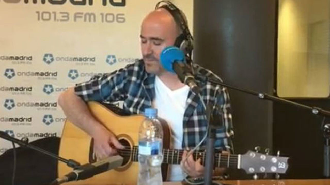 Entrevista a Ángel Robledillo, que nos presenta con su segundo disco, 'Estrellas y Fugaces'