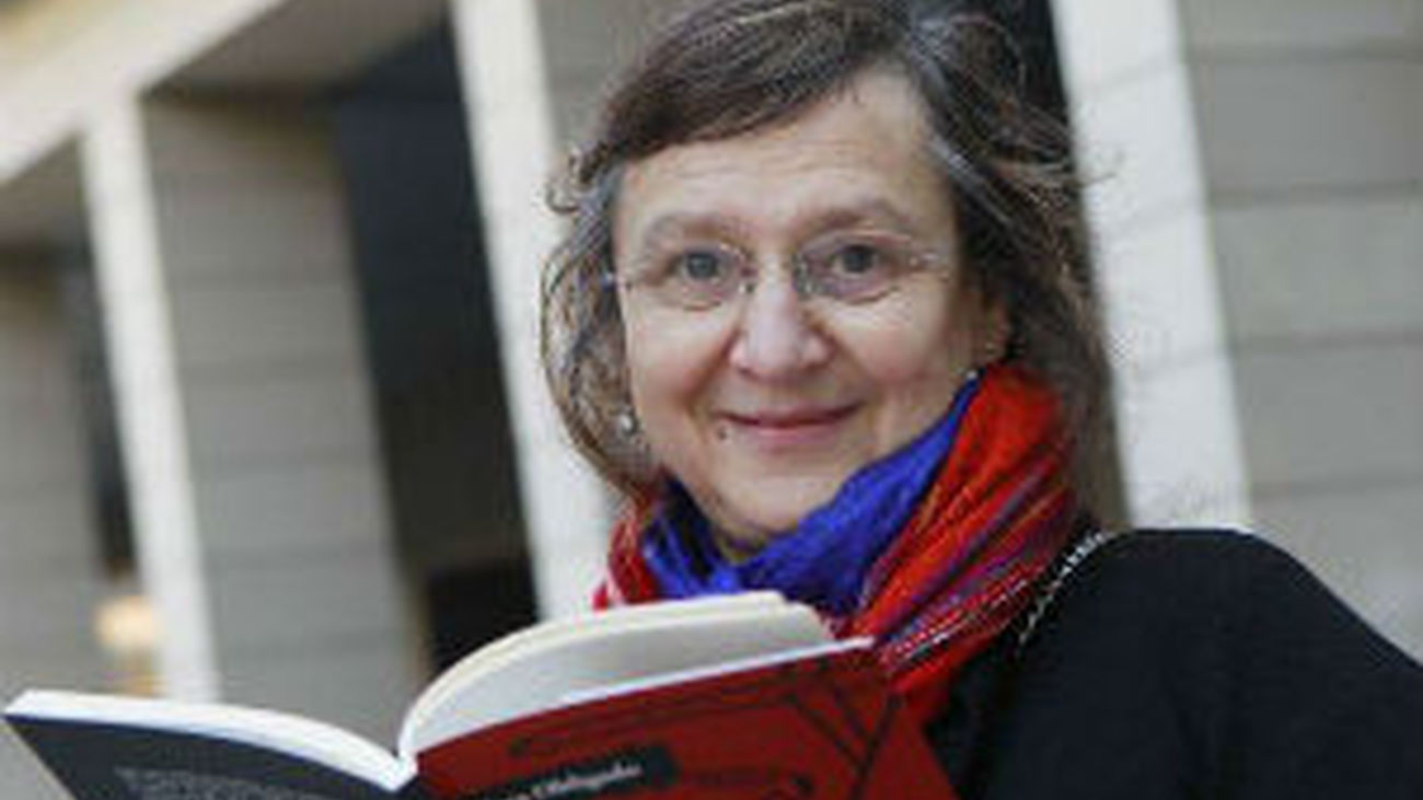 Entrevista a Clara Obligado, autora del libro titula' La muerte juega a los dados'