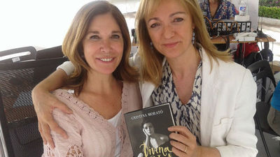 Entrevista a Cristina Morató, que nos presenta su novela 'Divina Lola'