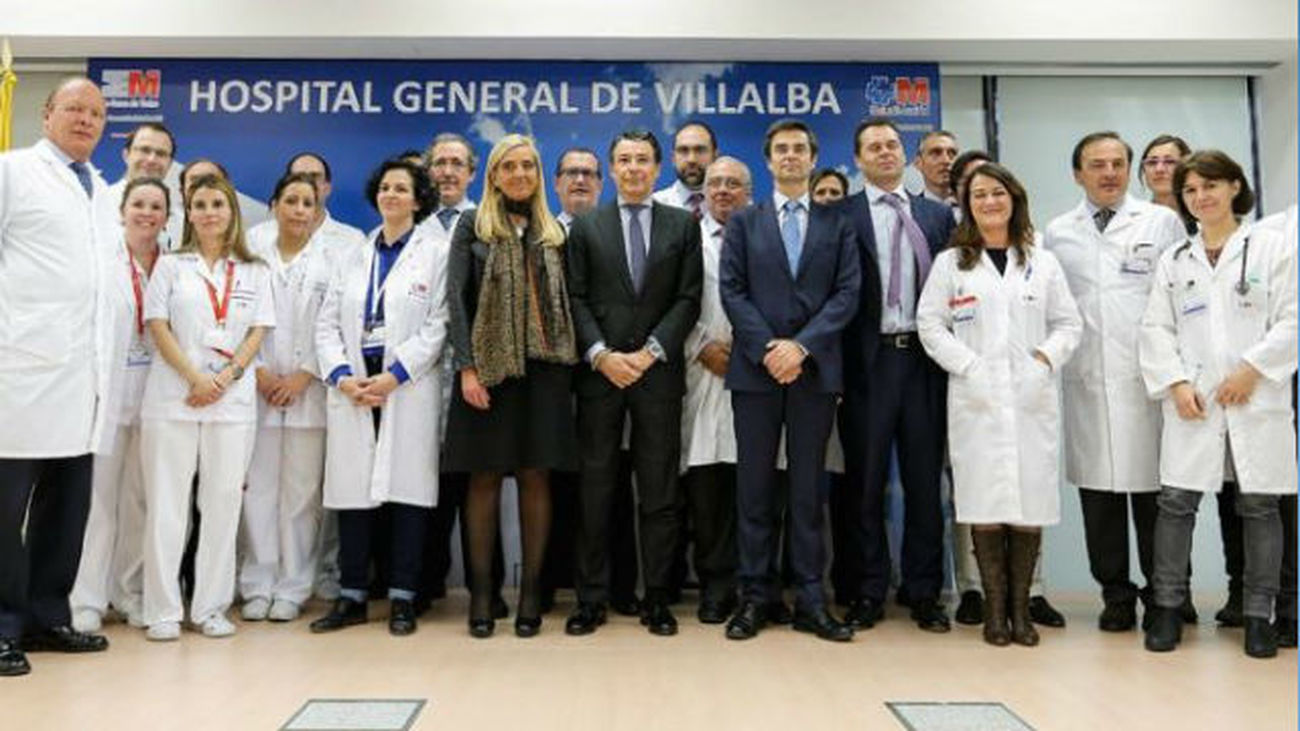 González, arropado por sus consejeros, visita el Hospital de Villalba