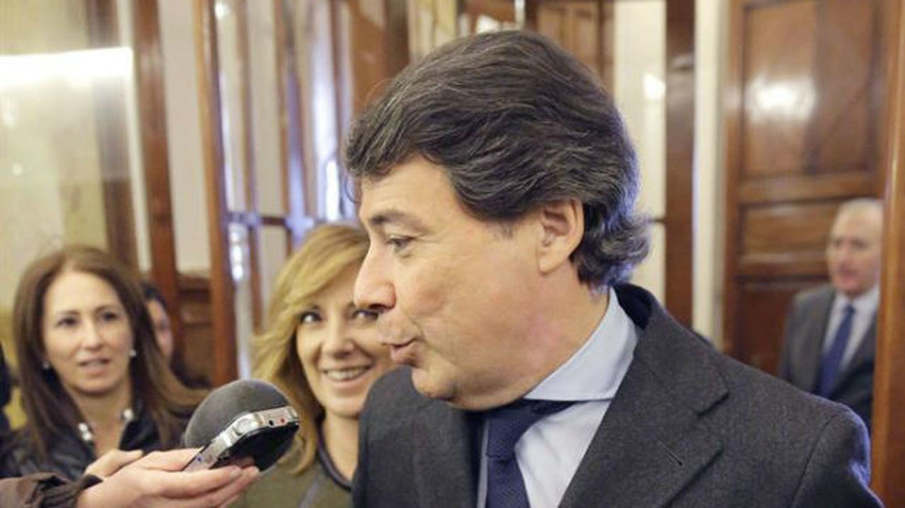 González dice que la conversación con dos comisarios  evidencia el "objetivo claro" de "amedrentamiento"