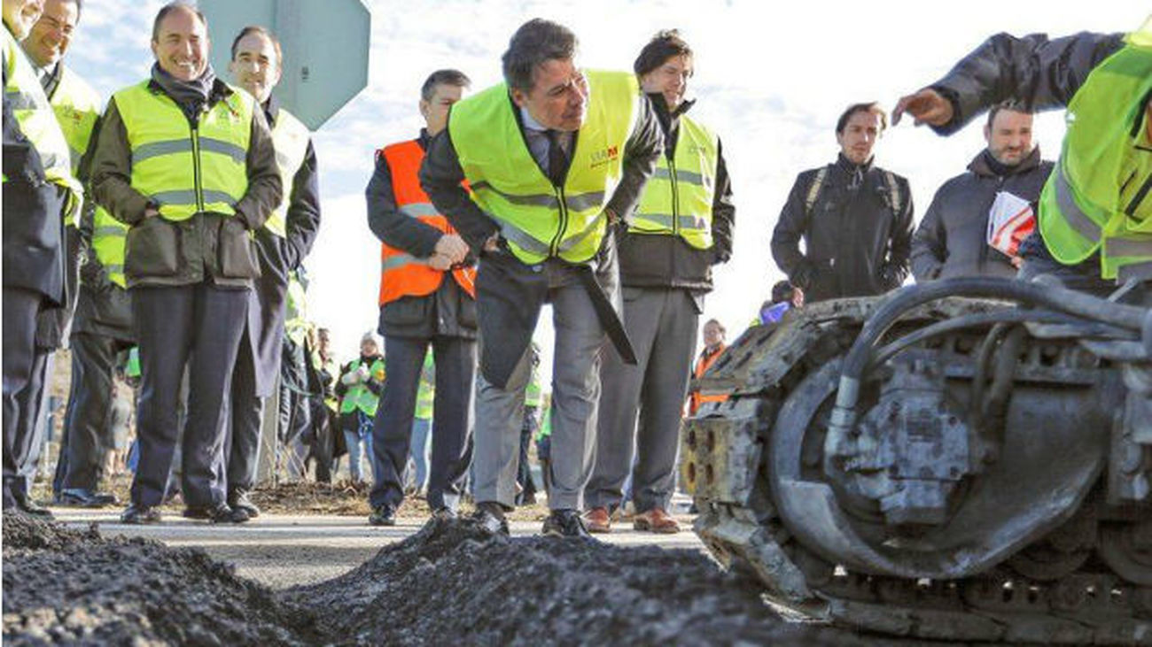 González asiste al inicio de las obras de remodelación de la M-100 a su paso por Alcalá de Henares