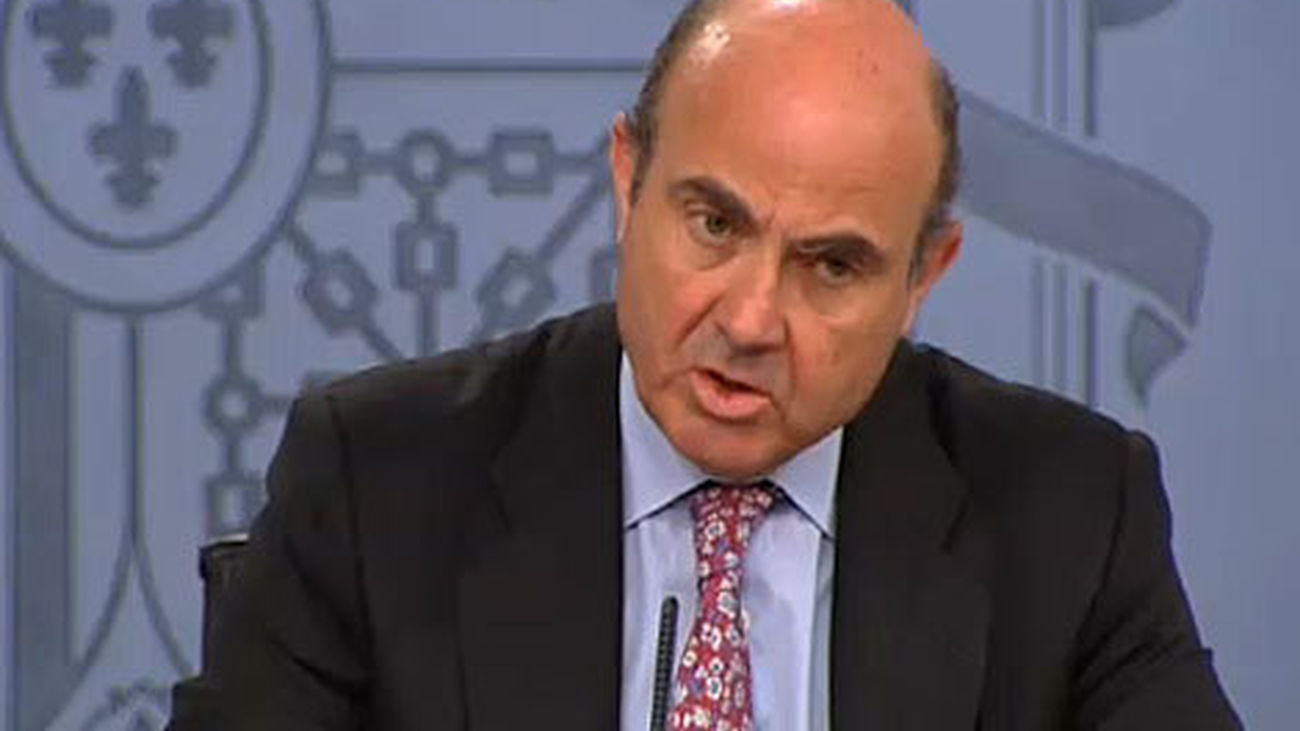 Guindos afirma que el PIB crece próximo al 4% en el primer semestre del año