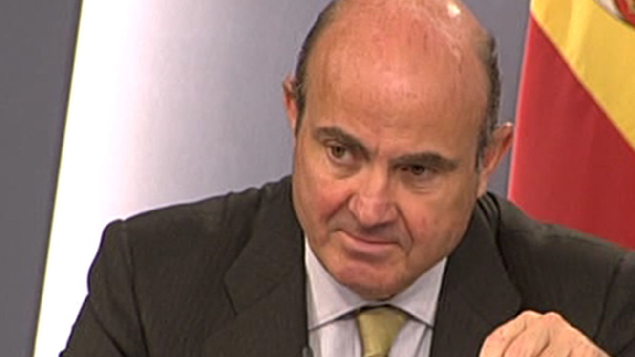 Guindos defiende que "nadie quiere el Grexit", pero confirma que ya trabajan en alternativas