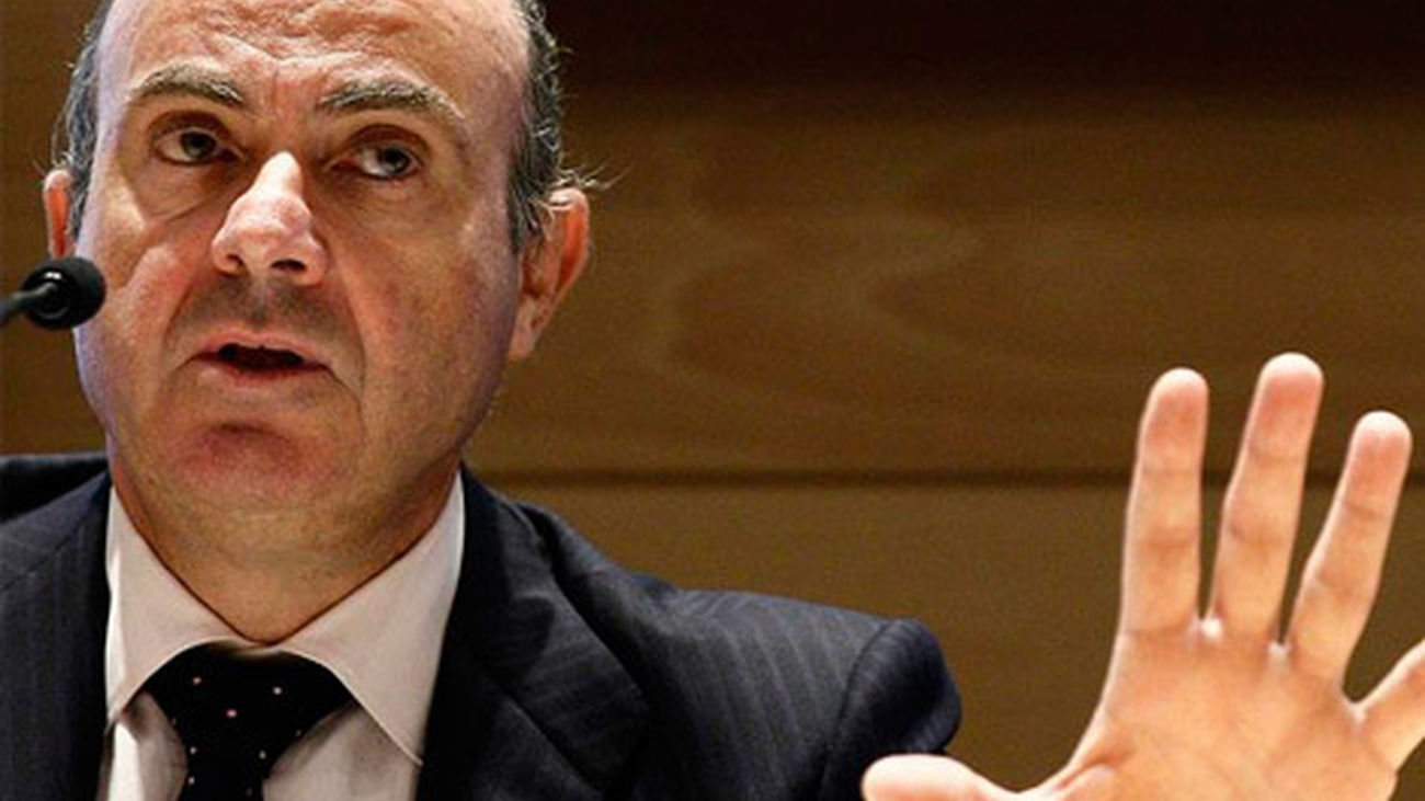 Guindos defiende que "nadie quiere el Grexit", pero confirma que ya trabajan en alternativas