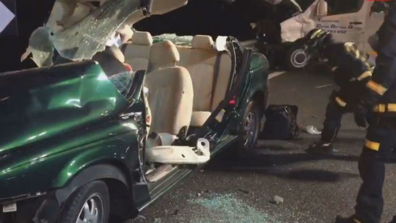 Heridas dos personas, una en estado grave, tras un accidente en la carretera de La Coruña