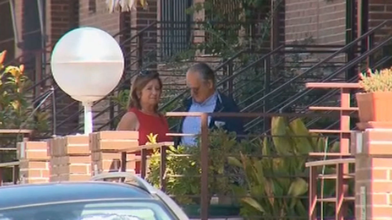 Los padres de Ignacio Echeverría esperan en Londres una confirmación oficial sobre el paradero de su hijo