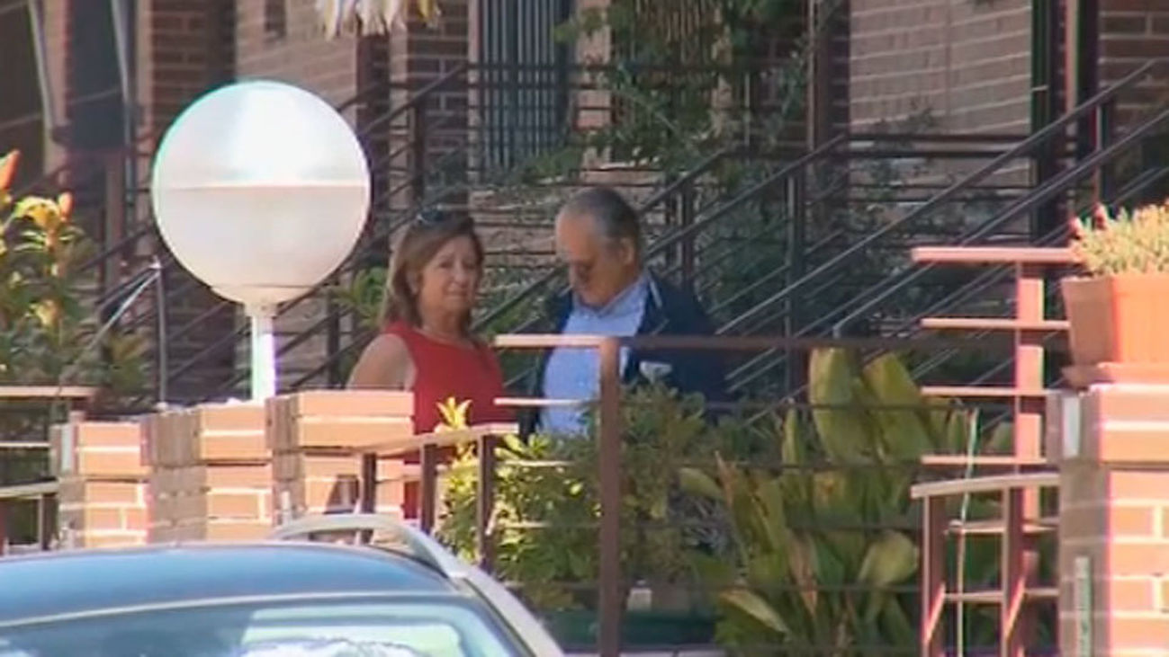 Los padres de Ignacio Echeverría esperan en Londres una confirmación oficial sobre el paradero de su hijo