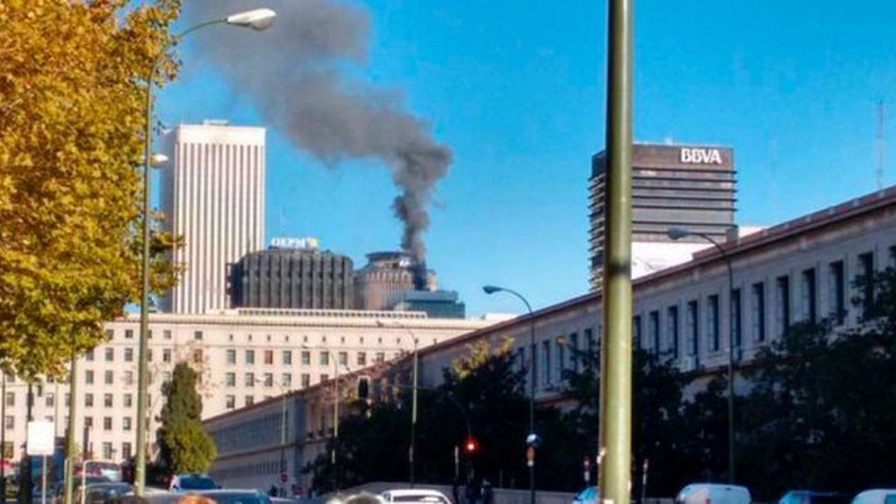 Incendio en la torre de Saint Gobain de Azca, en Madrid