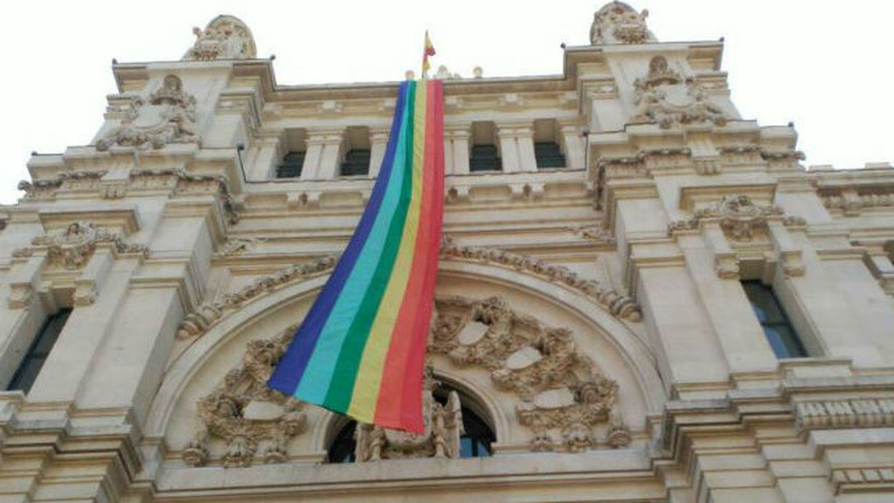 Madrid Se Viste Con Los Colores Del Arcoiris Para Celebrar El Dia Internacional Del Orgullo Gay