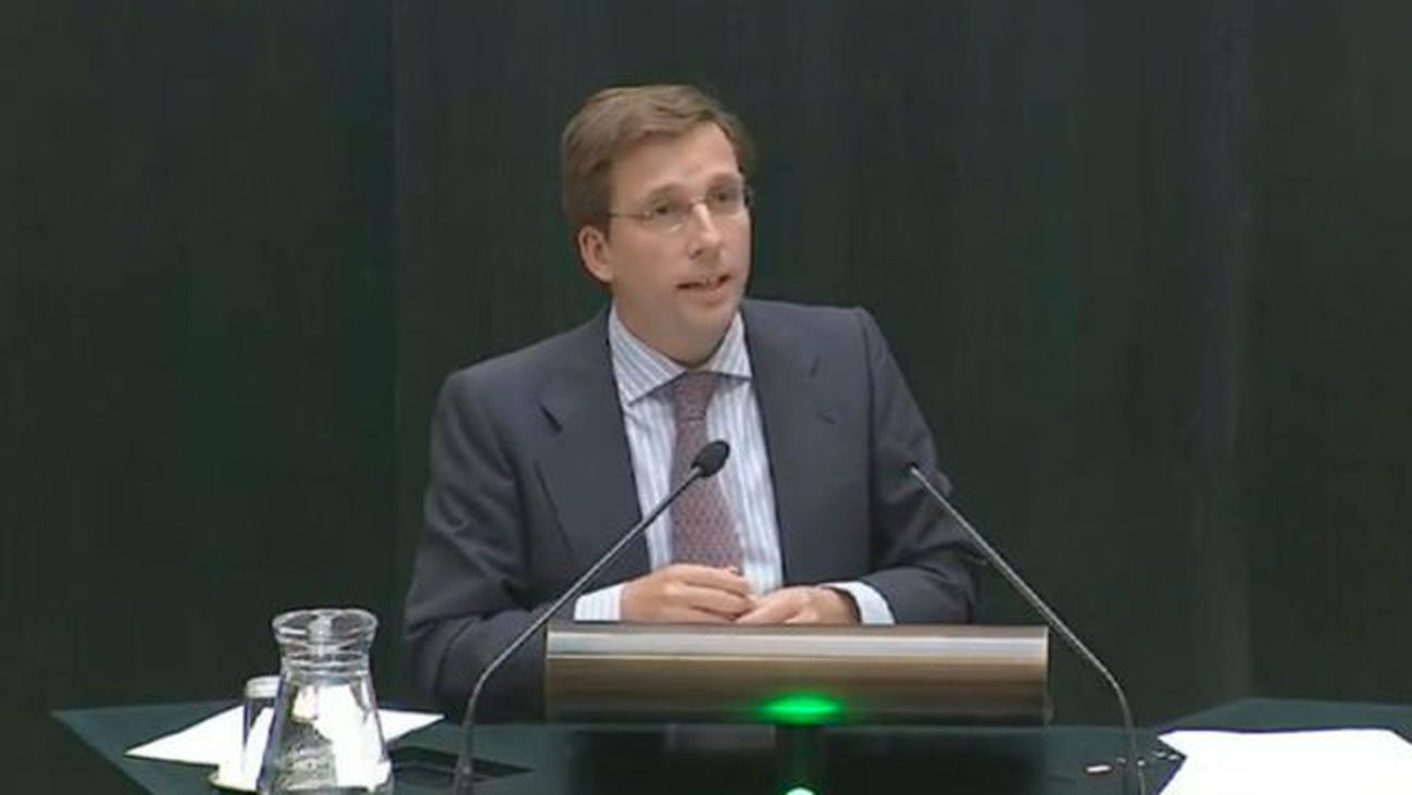 Martínez-Almeida carga contra las "guerras internas" de Ahora Madrid y el "pato cojo" de Carmena, quien tiene a Madrid lleno de