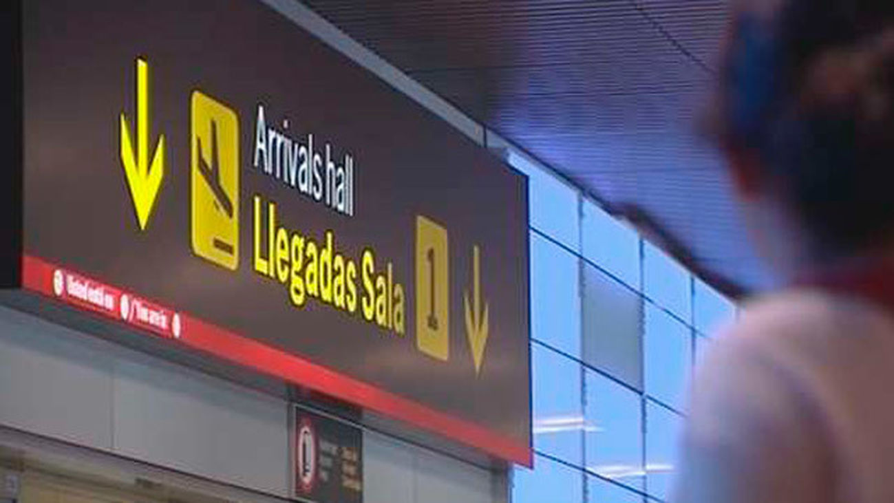 Medio centenar de saharauis piden asilo en Barajas en los últimos diez días