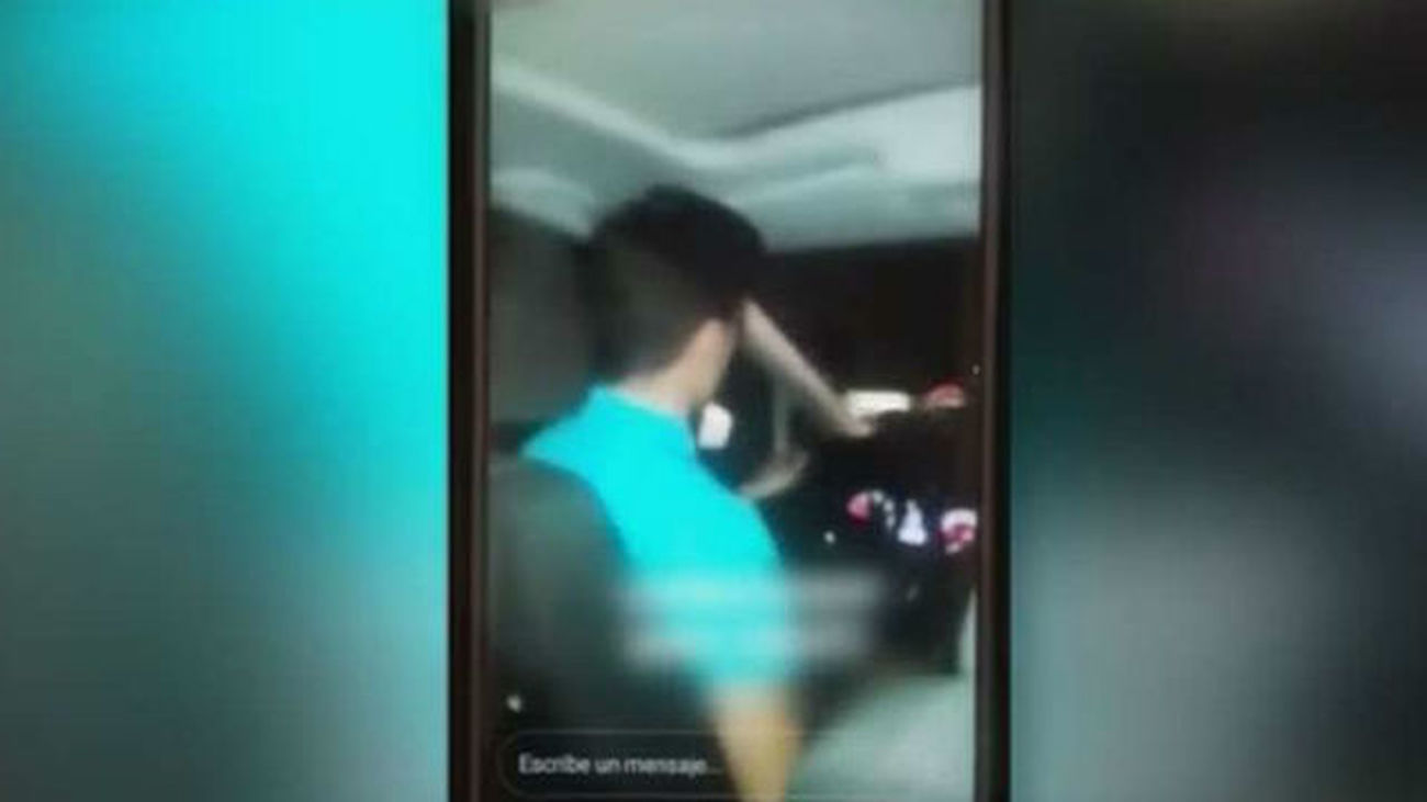 Menores de edad conducen de forma temeraria un coche y suben el vídeo a la red