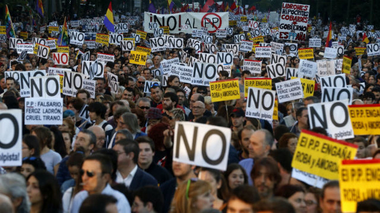 Miles de manifestantes recorren el centro contra la investidura de Mariano Rajoy