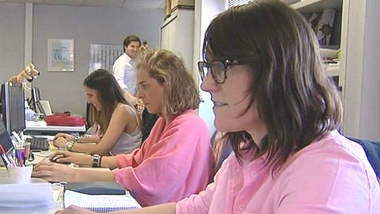 El Ministerio de Empleo destaca la caída histórica del paro en 2015 y el mejor mercado laboral