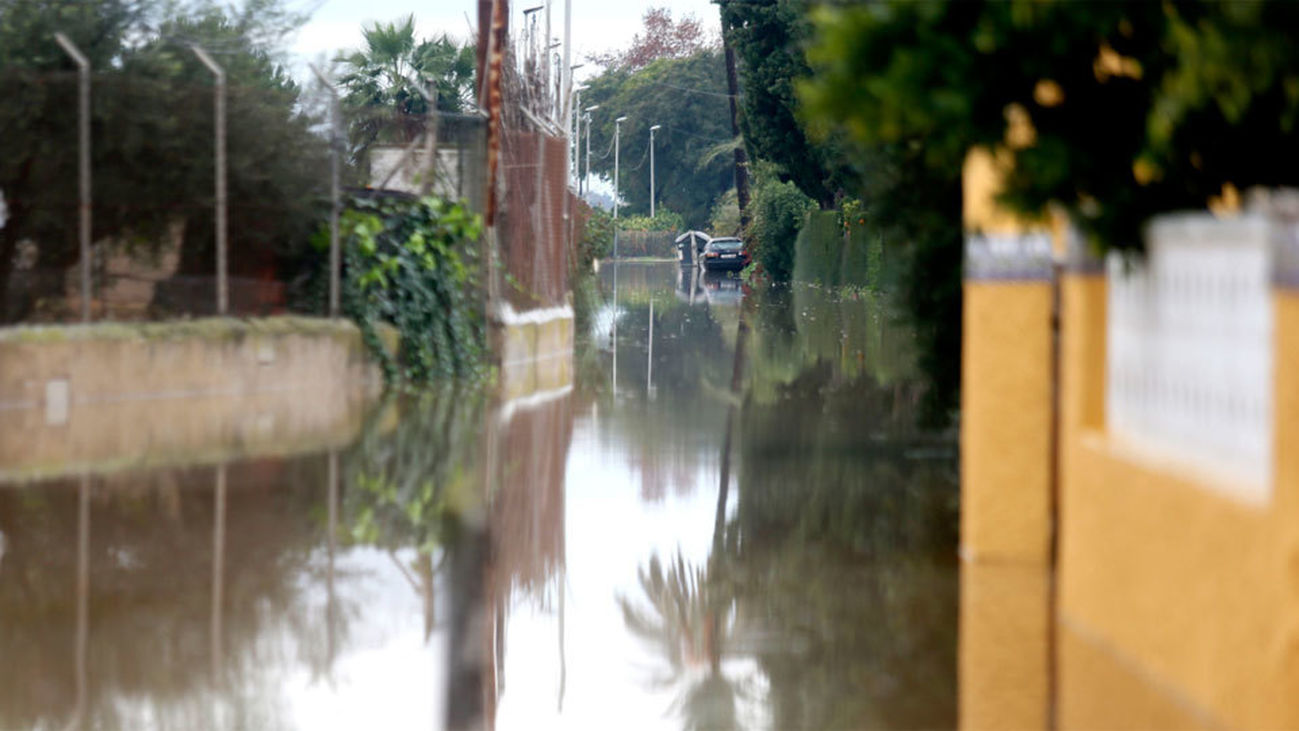 Muere un hombre en Murcia y decretan alerta roja en Alicante y Valencia