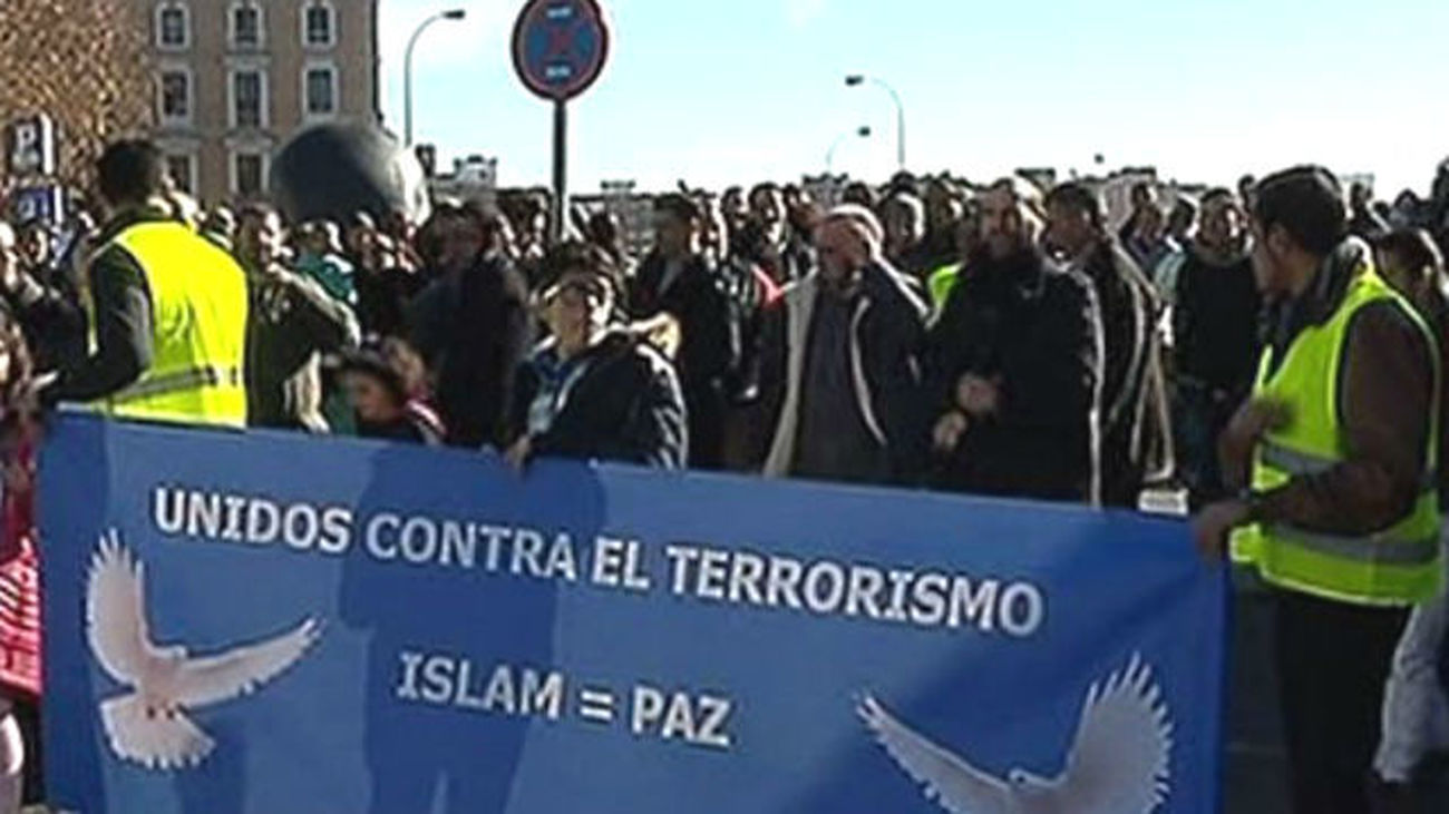 Musulmanes y miembros de la comunidad judía en Madrid se solidarizan con París