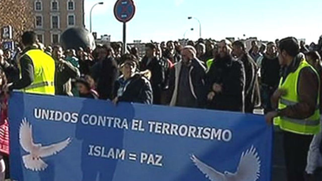 Musulmanes y miembros de la comunidad judía en Madrid se solidarizan con París