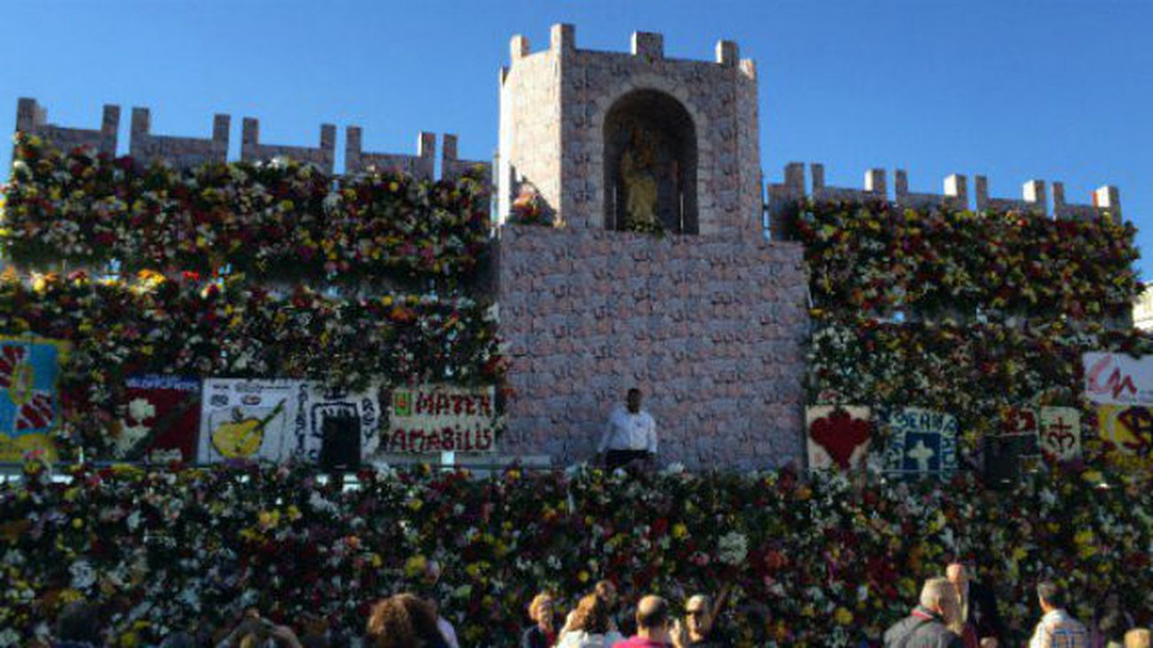 Ofrenda floral solidaria a la Virgen de la Almudena