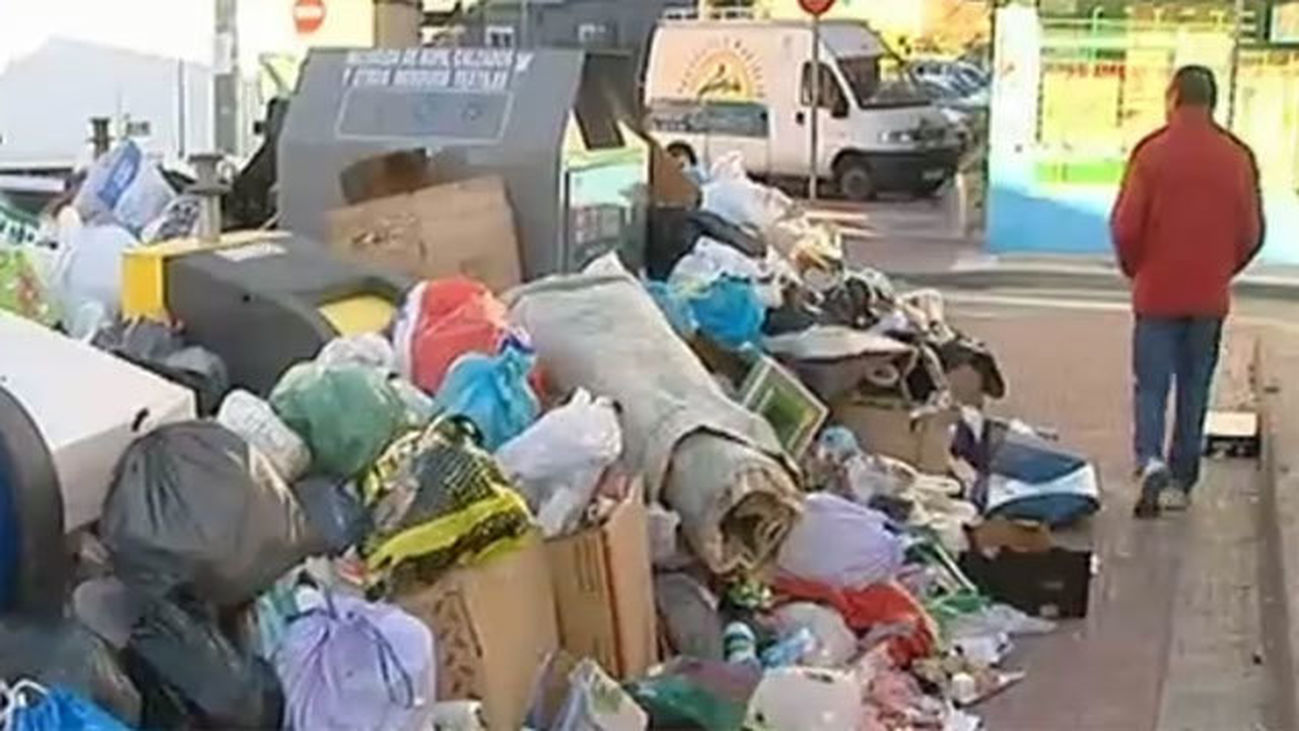 Once días de basuras en Parla