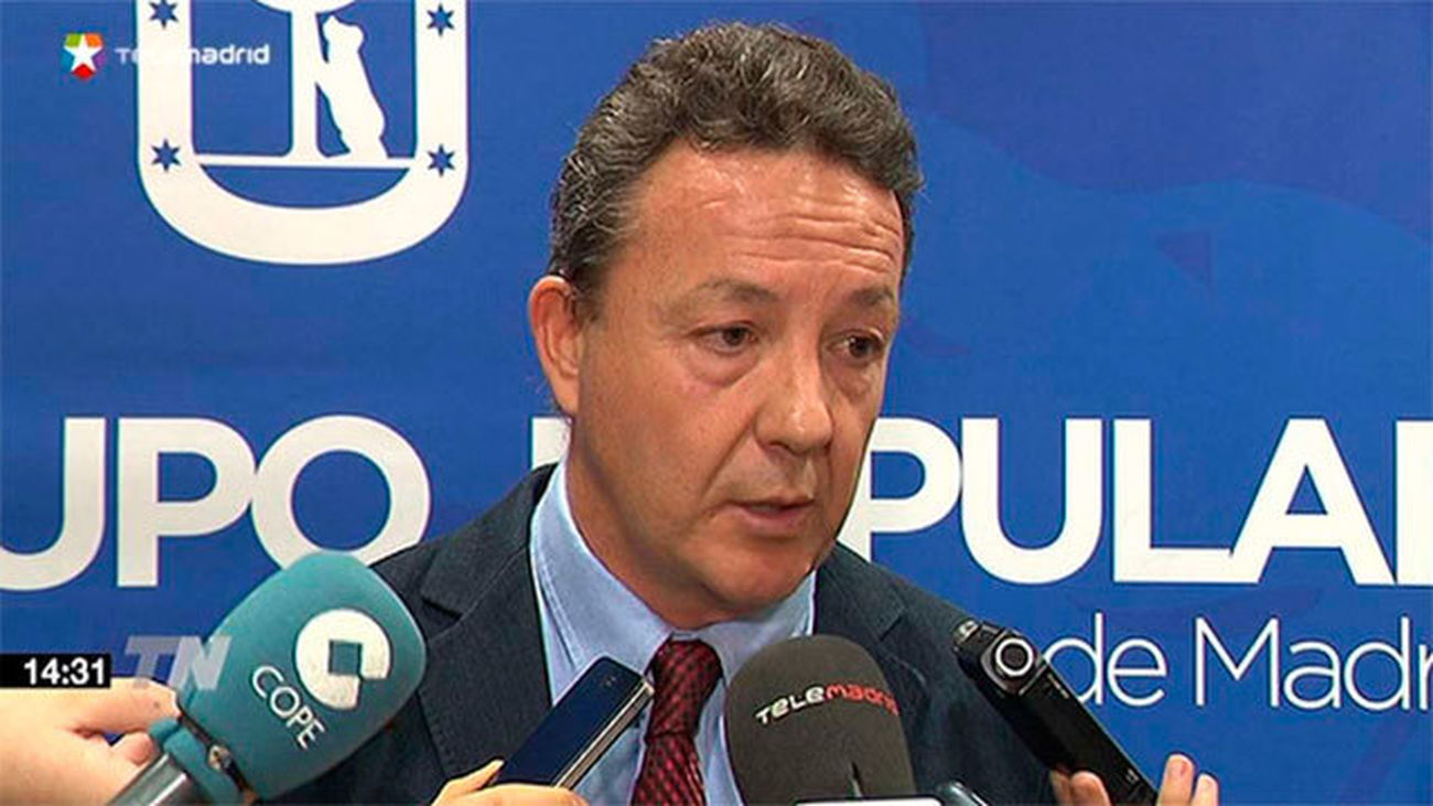 El PP dice que el Ayuntamiento quiere acabar "a martillazos" con la reconciliación con la retirada de los monumentos franquista