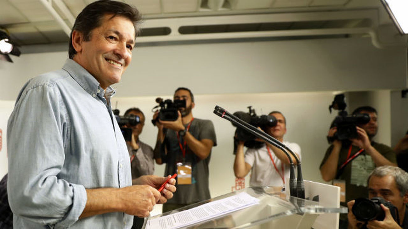 El PSOE acuerda la abstención a Rajoy y acaba con diez meses de bloqueo político