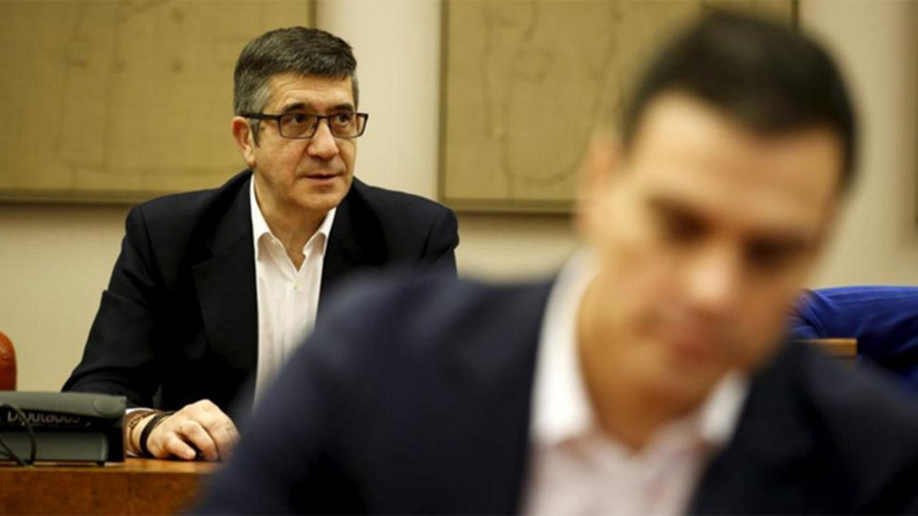 Pedro Sánchez ofrece a Patxi López integrarse en su candidatura y él lo rechaza