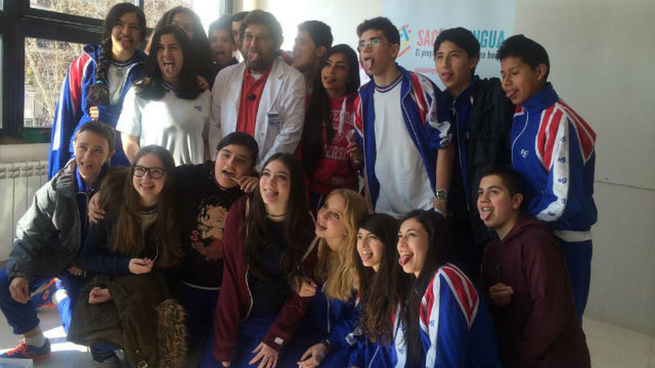 Pionero estudio español para conocer las bacterias que habitan en la lengua de un ser humano