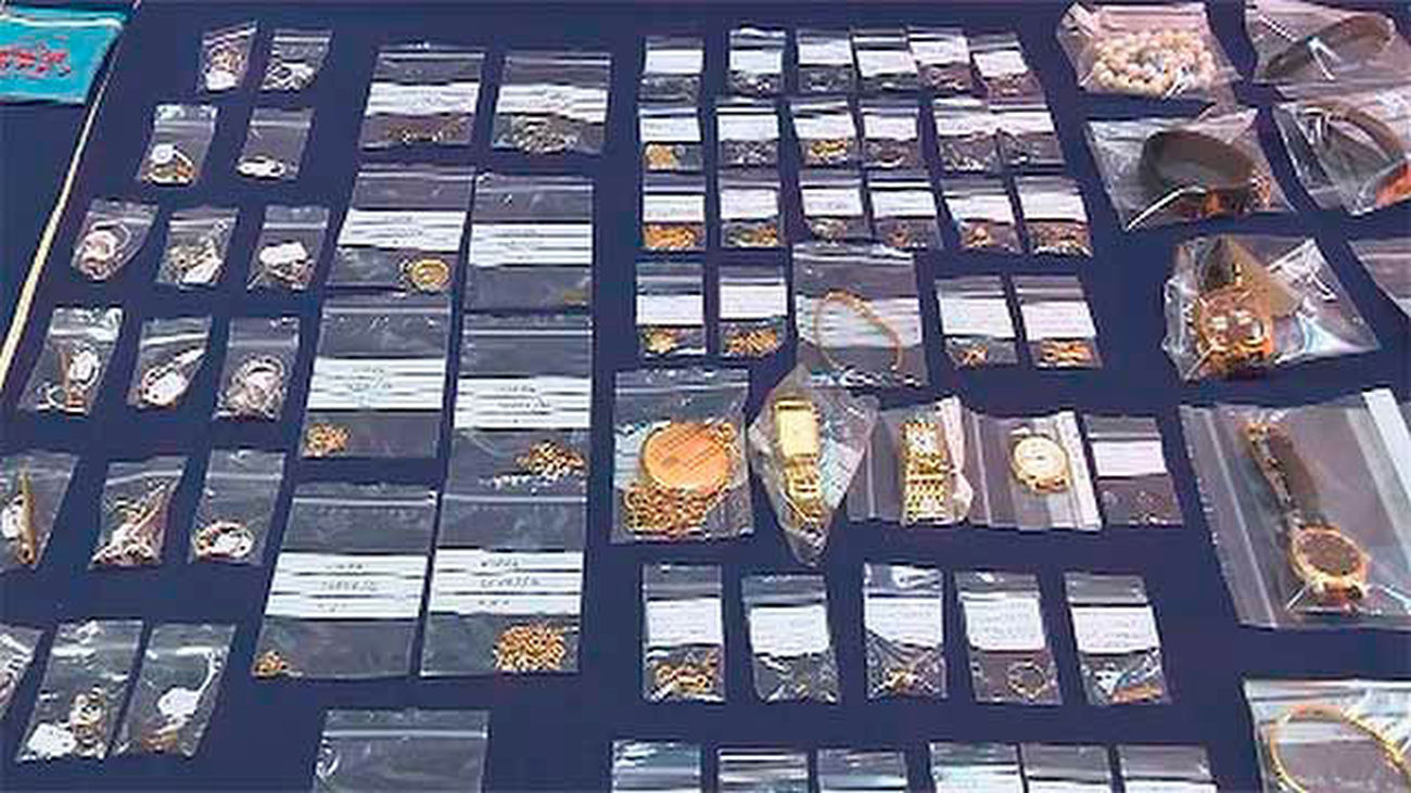 La Policía expone objetos de valor robados para encontrar a sus dueños