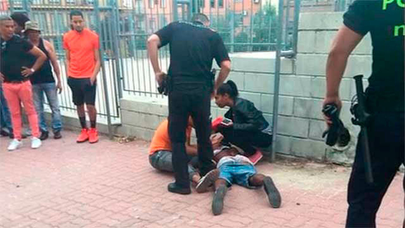 La Policía investiga si la reyerta de puente de Vallecas se debe a banda latinas.