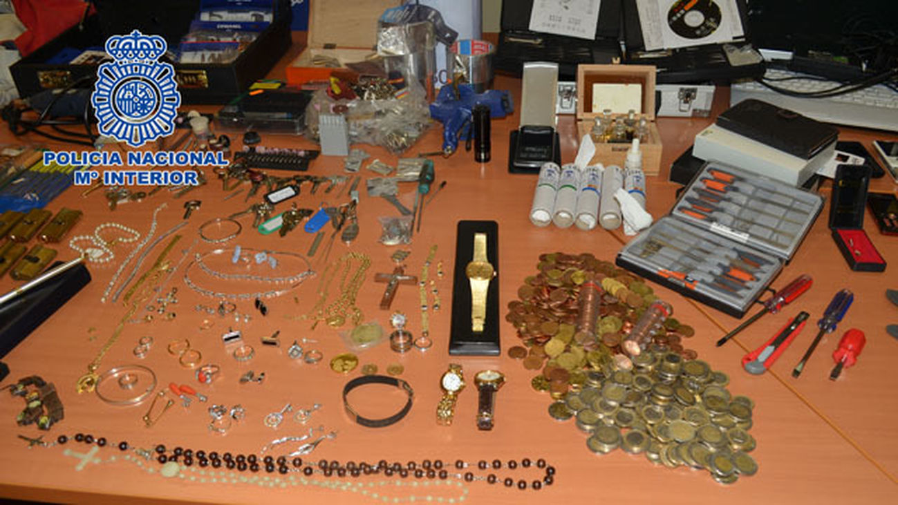 La Policía expone objetos procedentes de robos para devolvérselos a sus propietarios