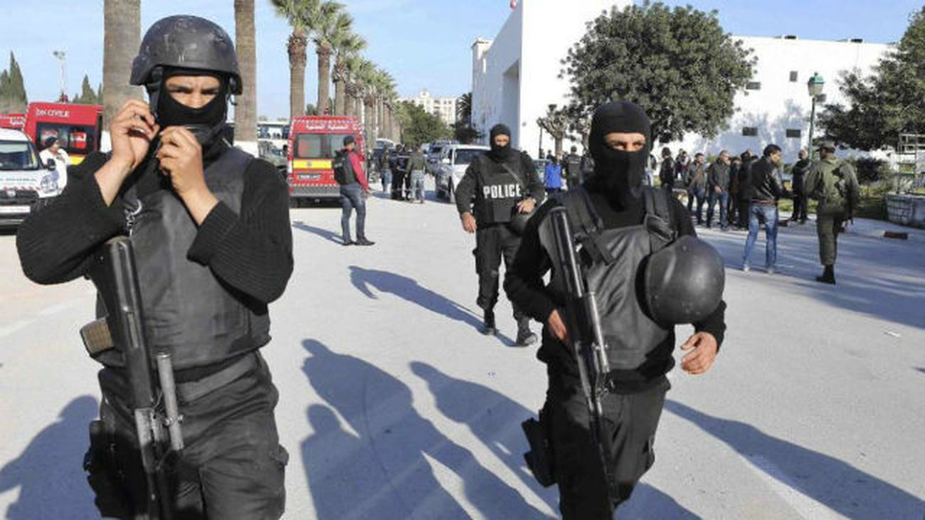 La Policía tunecina continúa las investigaciones para desmantelar la célula yihadista que acabó con la vida de 23 personas
