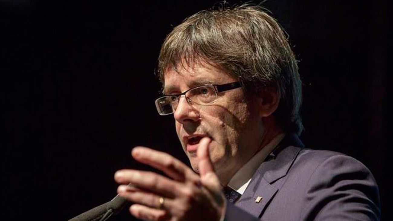 Puigdemont insiste en pactar con el gobierno la pregunta del referendum de Cataluña