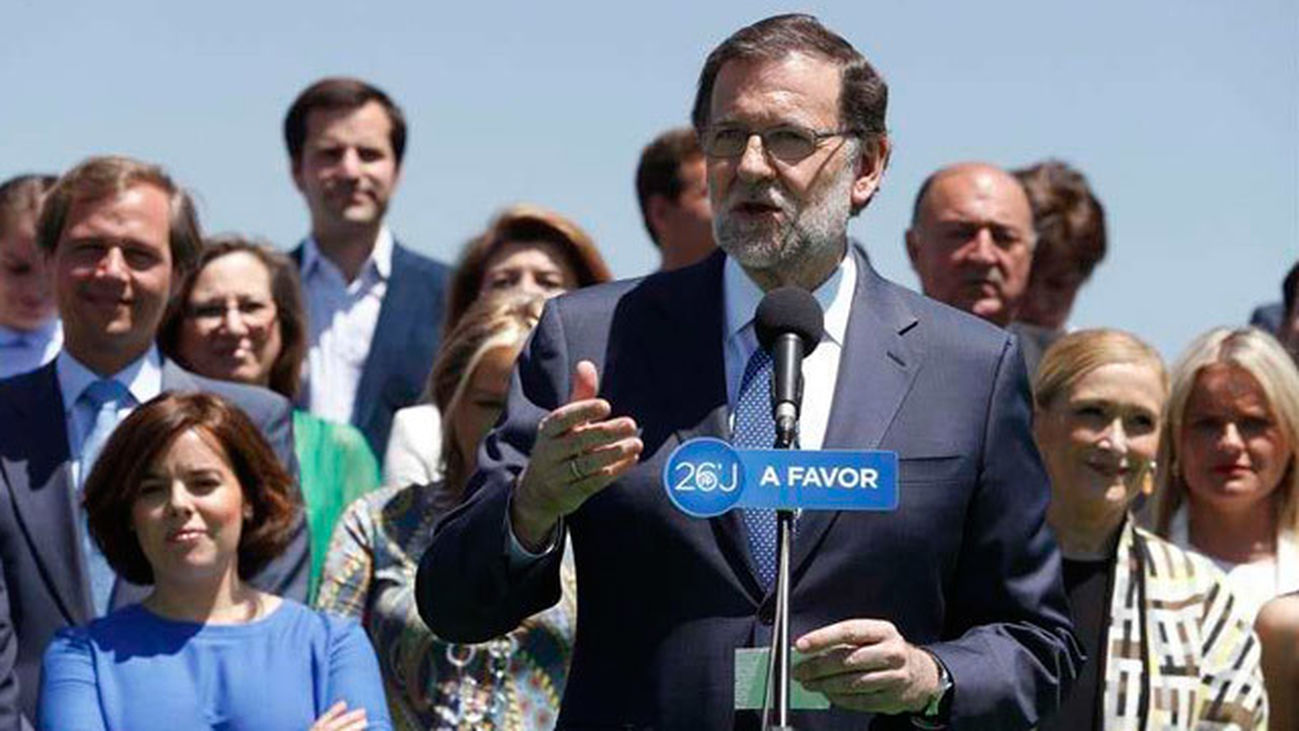 Rajoy, aclamado por la gente en las calles  de Jerez al grito de "presidente, presidente"