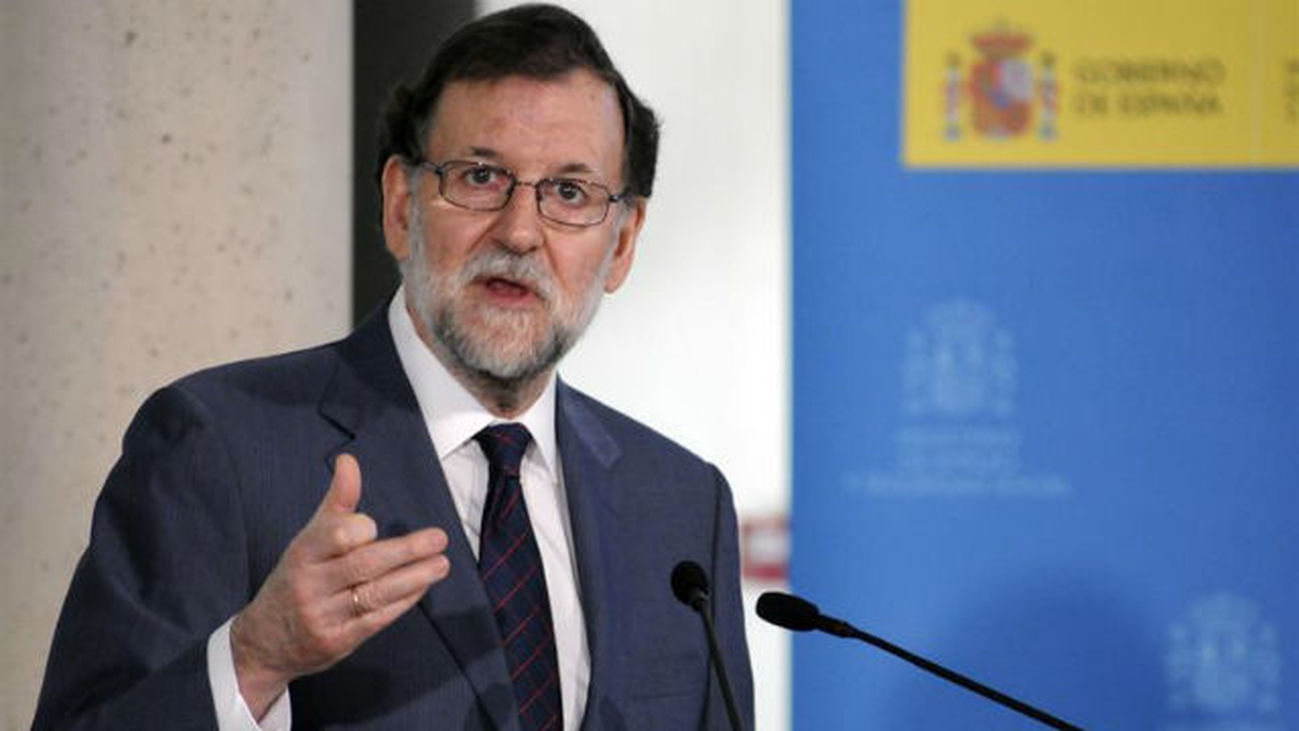 Rajoy ve "excelente noticia" los datos del paro y "acicate" para perseverar