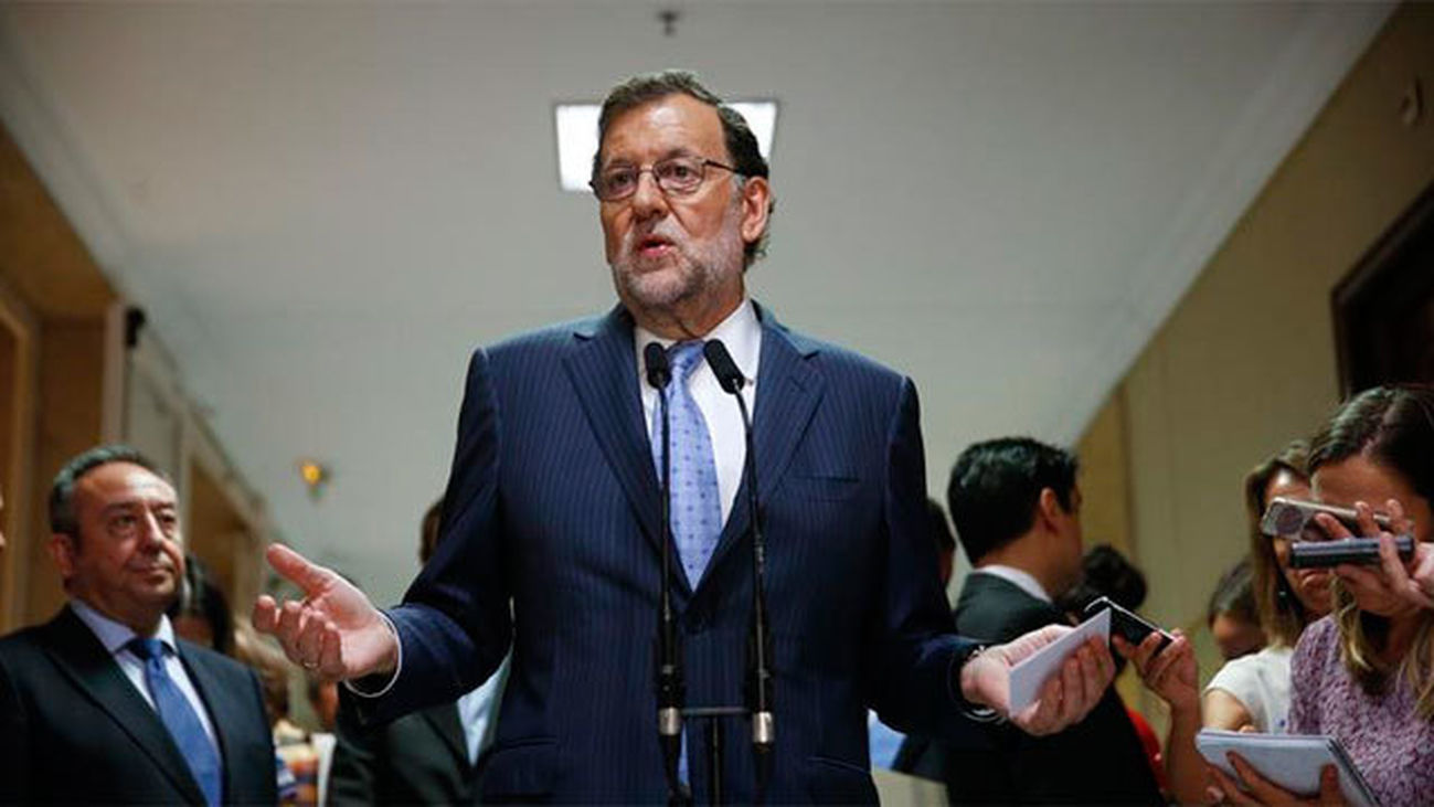Rajoy pide sensatez para formar rápido Gobierno y evitar riesgos económicos