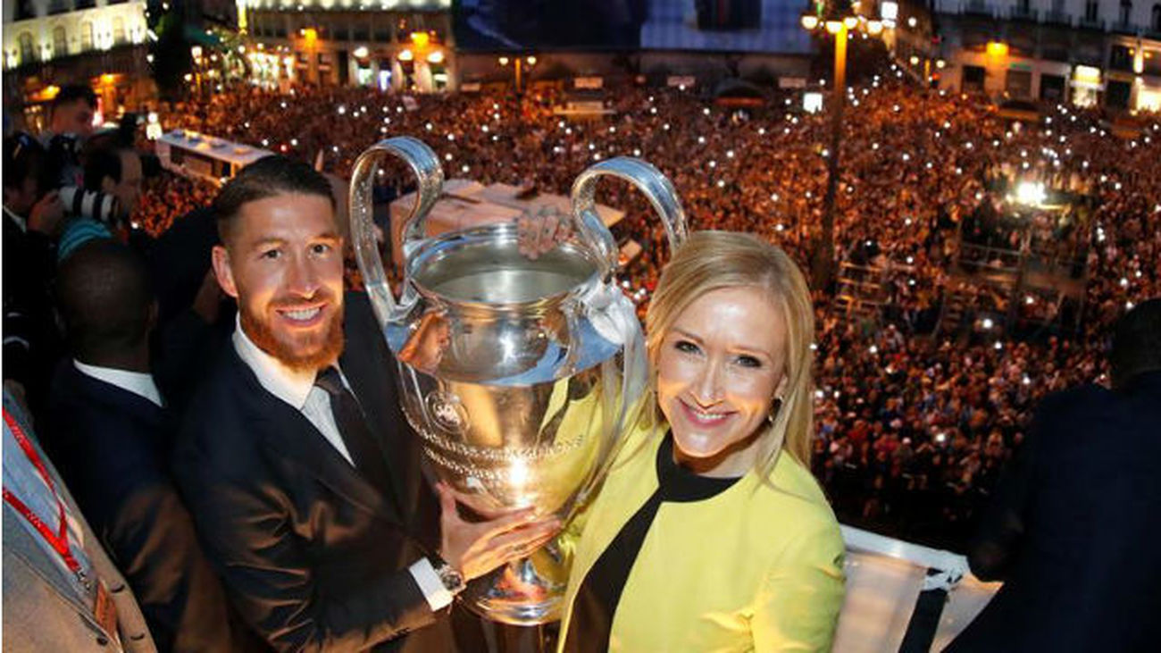 El Real Madrid celebra la úndecima ofreciendo la Copa a las instituciones madrileñas