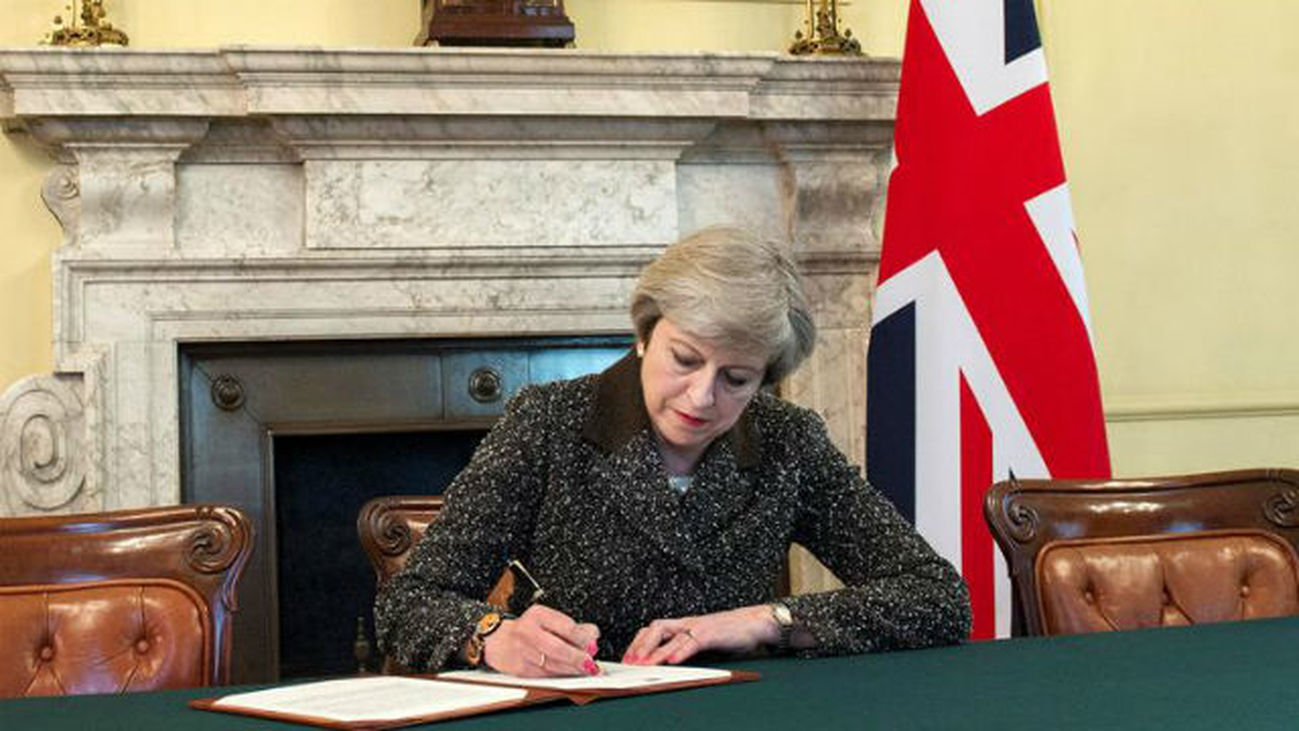 Reino Unido activa su salida de la UE "sin vuelta atrás"