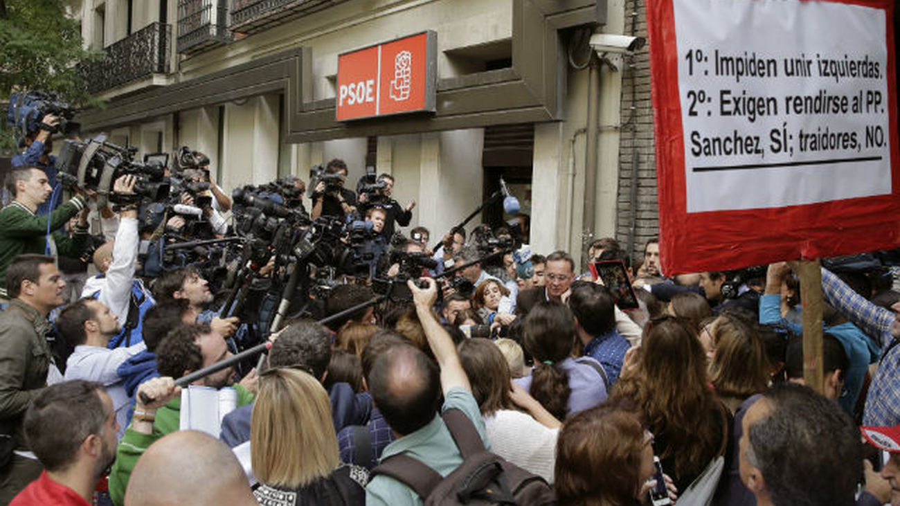 Replantearse si el PSOE facilita el Gobierno de Rajoy es precisamente una de las tareas que afronta la gestora