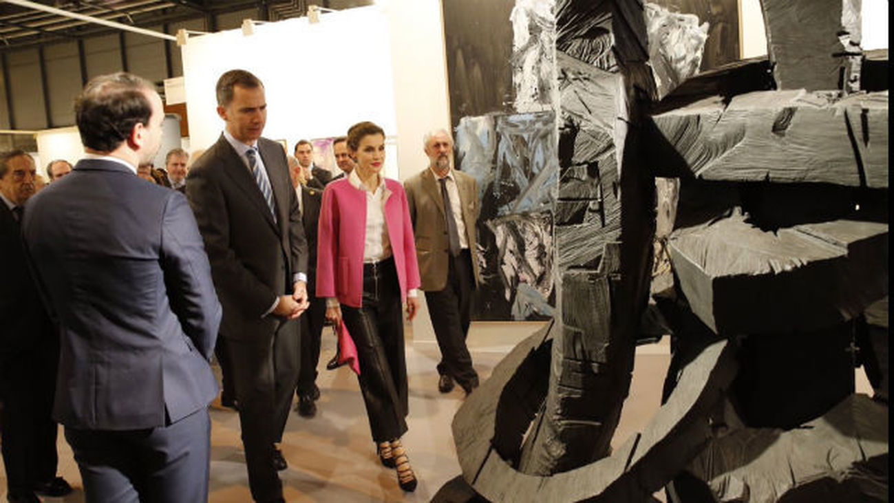 Los Reyes regresan a ARCO y muestran su apoyo al arte en el 35 aniversario de la feria