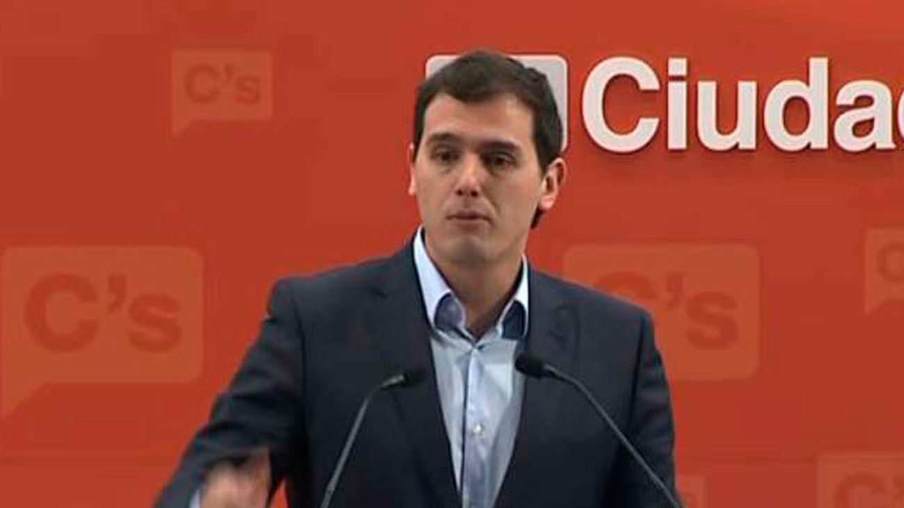 Rivera acusa a Rajoy de haberse convertido en "podemita" con sus cheques y le pide abandonar la "teletienda"