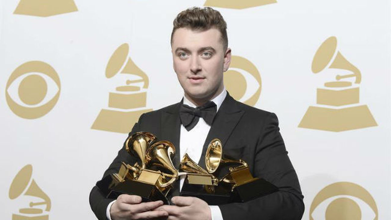Sam Smith se impone en los premios Grammy con cuatro premios